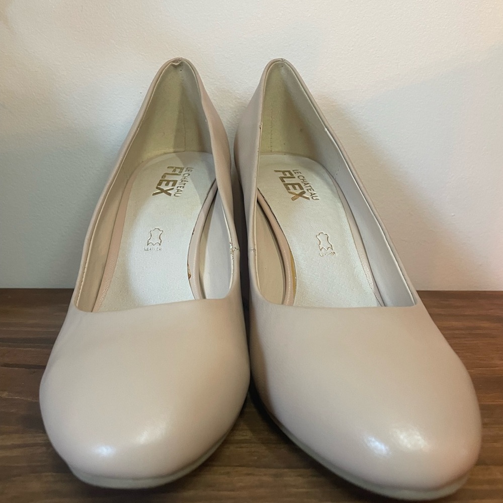 Le Chateau Women's Classic Cream Leather Block Heels - Picture 3 of 11